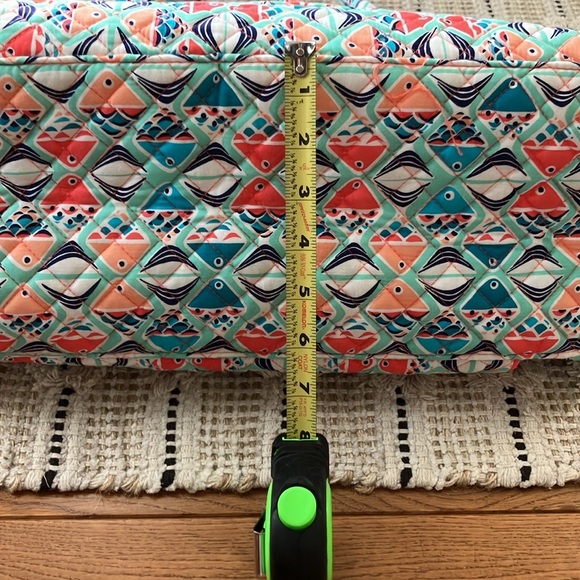 New condition Vera Bradley luggage bag - Picture 8 of 9